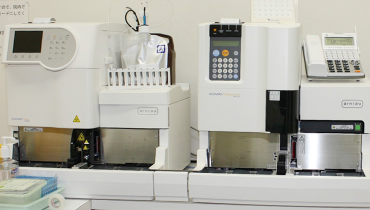 血糖値とHbA1cを測定する機械